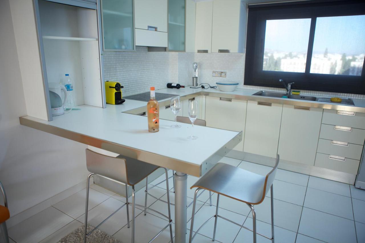 Seaside Spacious Apartment With Sea View Limassol Exterior photo